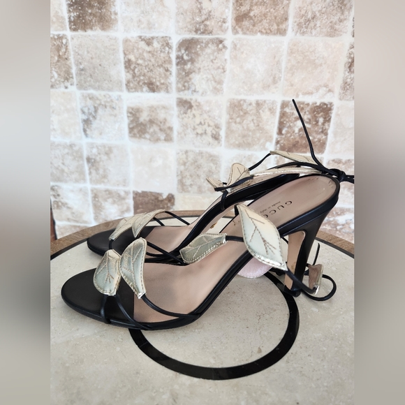 Gucci gold leaf wrap around sandal - Picture 2 of 4